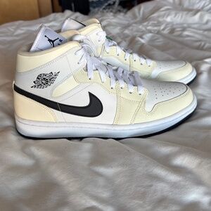 Wmns Air Jordan 1 Mid 'Coconut Milk'
